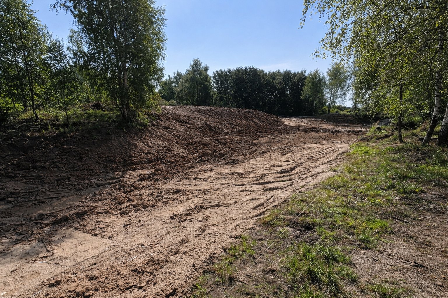 Работа RedHills — проект 32: очистка водоёмов, земляные работы, благоустройство